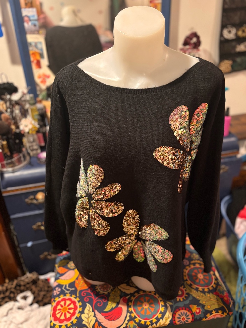 Knit sweater with sequins